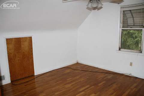 4304 Calkins Road Flint, MI 48532 - Photo 11 of 14 20422625-10.JPG