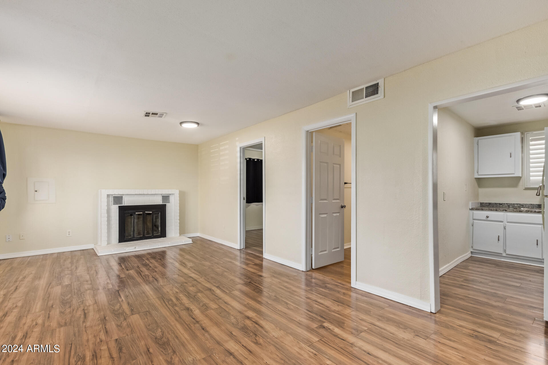9205 North 9th Street Phoenix, AZ 85020 - Photo 7 of 21 07 - 9th