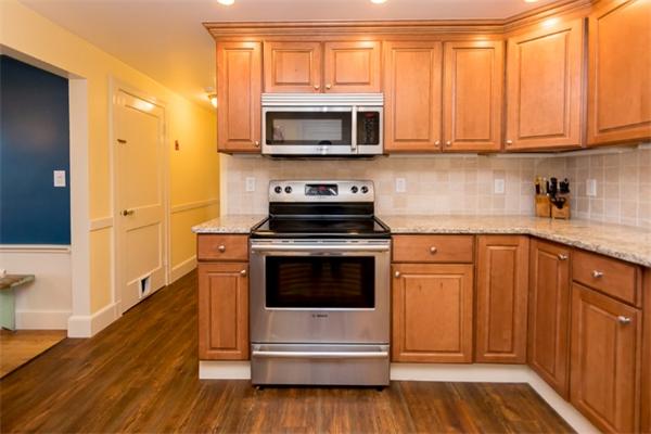 102 Parkview Road Waltham, MA 02452 - Photo 3 of 16 Gallery Image 3