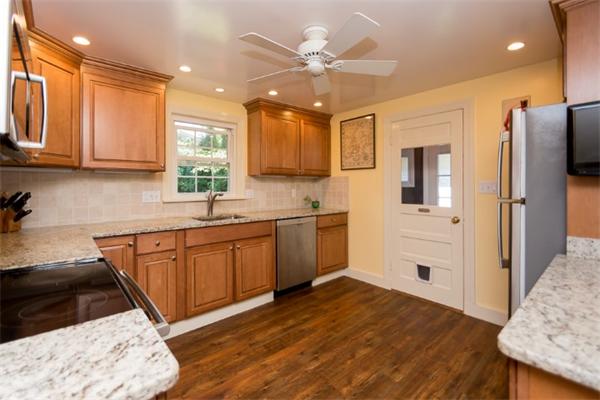 102 Parkview Road Waltham, MA 02452 - Photo 4 of 16 Gallery Image 4