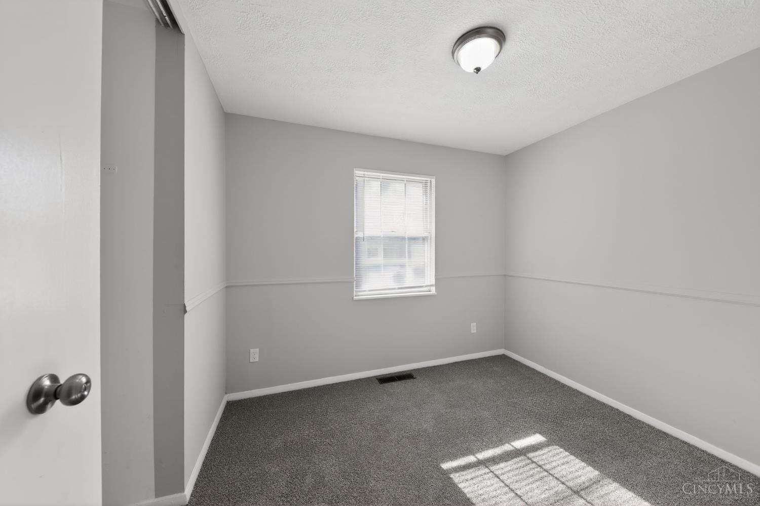 1854 Windmill Way Cincinnati, OH 45240 - Photo 4 of 33