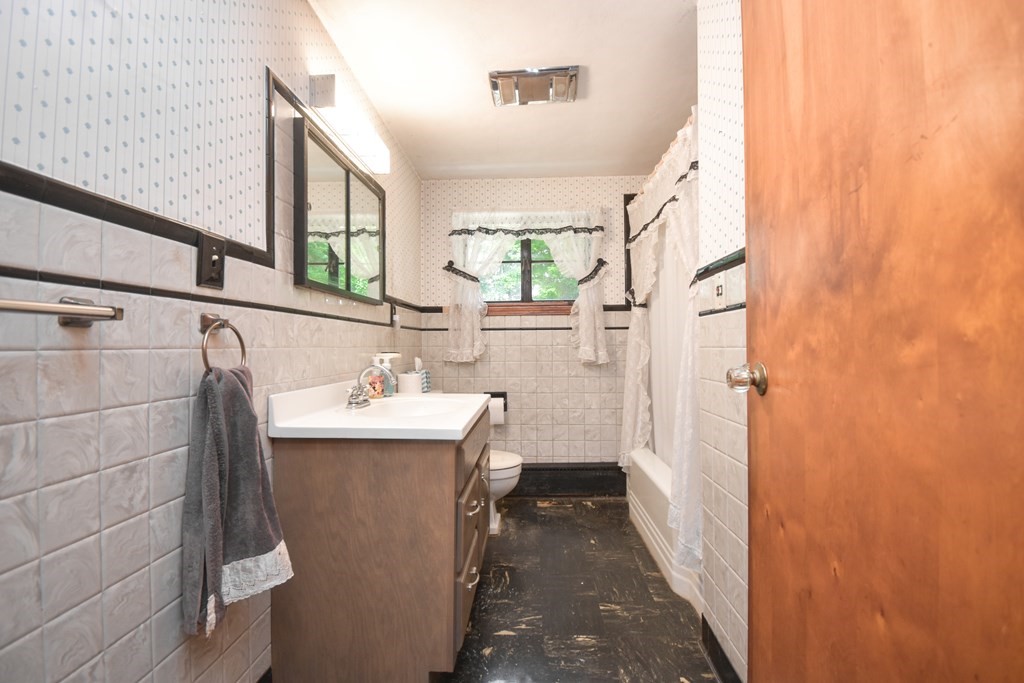 57 Telbar Street Springfield, MA 01128 - Photo 15 of 35