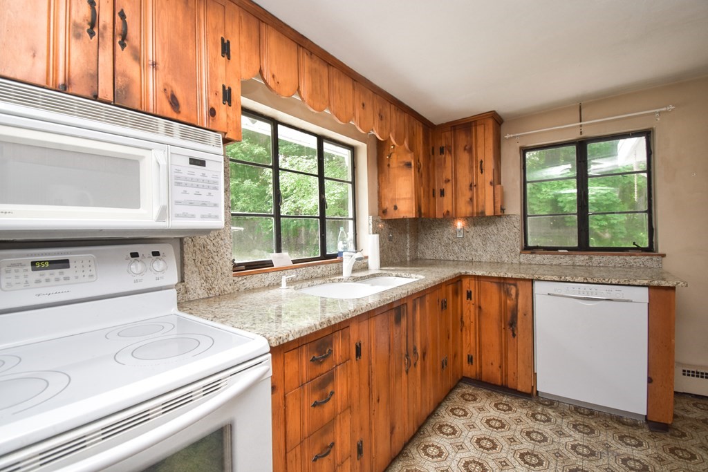 57 Telbar Street Springfield, MA 01128 - Photo 9 of 35
