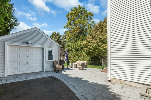 $5,500 | 23 West 7th Street, Locust Valley, NY 11560