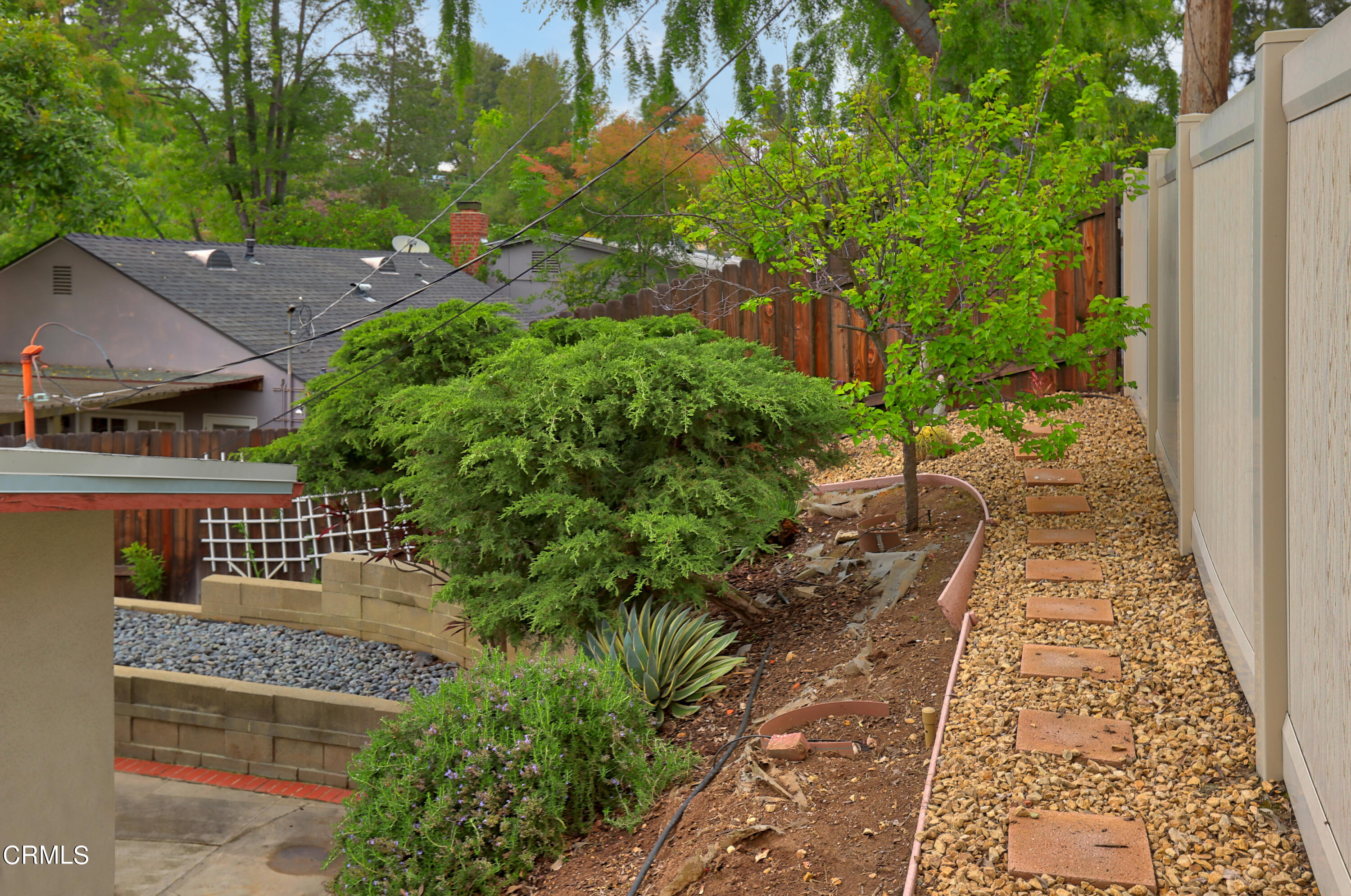 400 Glenullen Drive Pasadena, CA 91105 - Photo 16 of 19 an outdoor view of garden