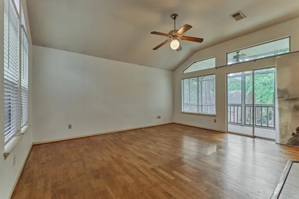 $375,000 | 30 Shallow Pond Place, The Woodlands, TX 77381