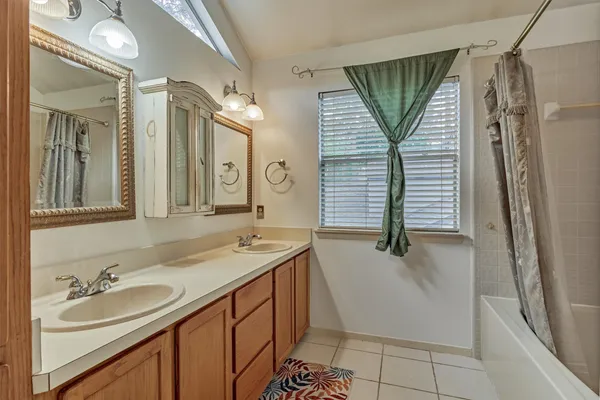 $375,000 | 30 Shallow Pond Place, The Woodlands, TX 77381