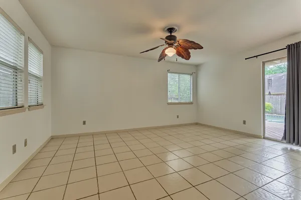 $375,000 | 30 Shallow Pond Place, The Woodlands, TX 77381