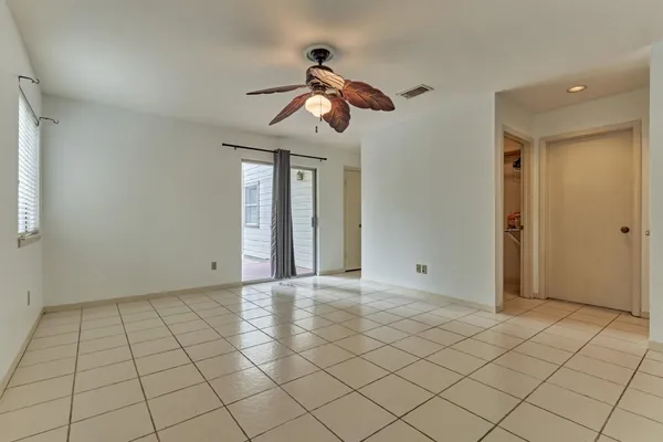$375,000 | 30 Shallow Pond Place, The Woodlands, TX 77381
