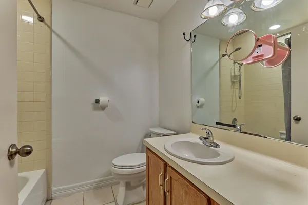 $375,000 | 30 Shallow Pond Place, The Woodlands, TX 77381