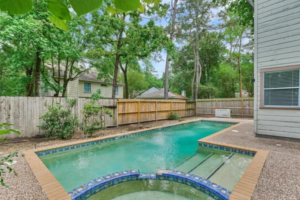 $375,000 | 30 Shallow Pond Place, The Woodlands, TX 77381