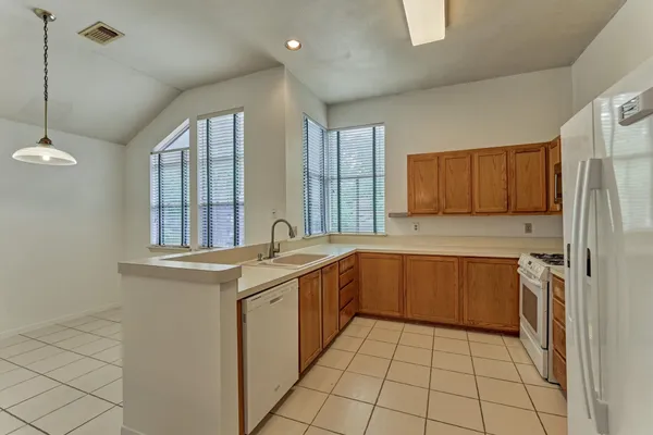 $375,000 | 30 Shallow Pond Place, The Woodlands, TX 77381