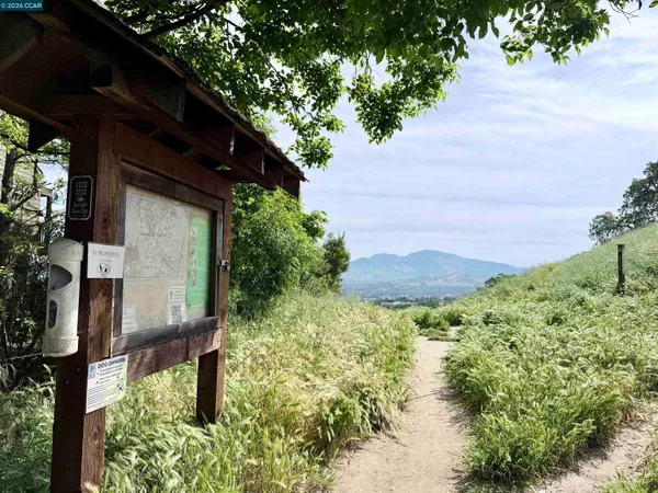 $1,298,000 | 1975 Fair Ridge Court, Walnut Creek, CA 94597