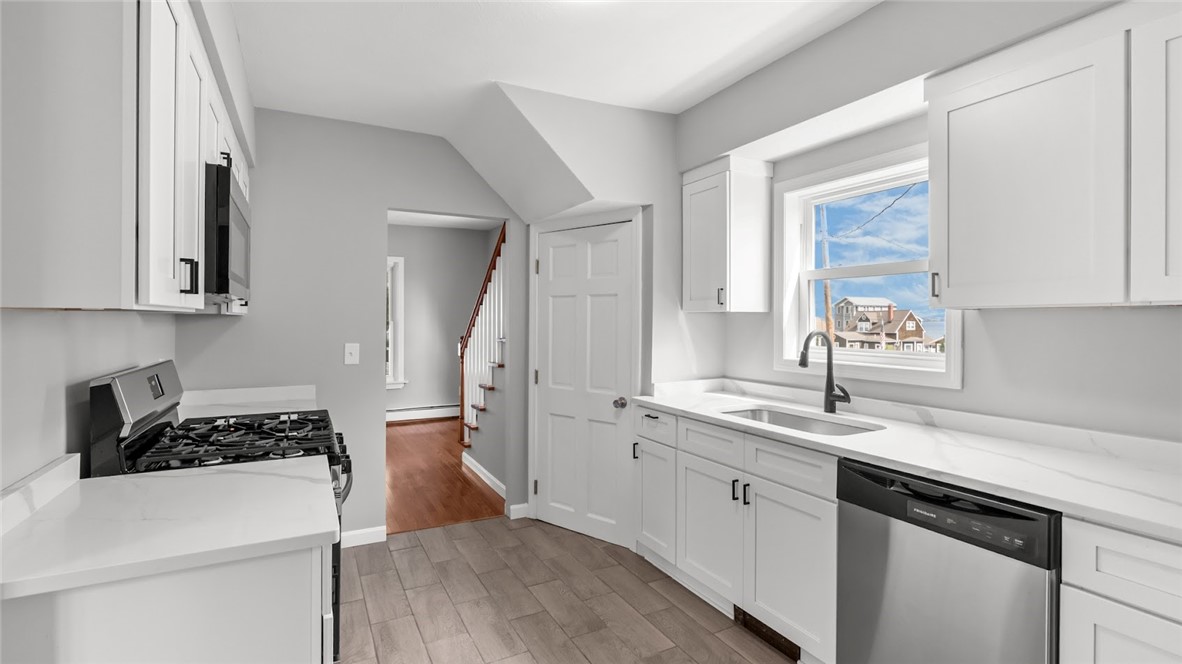 34 Chapin Avenue Warwick, RI 02889 - Photo 7 of 26