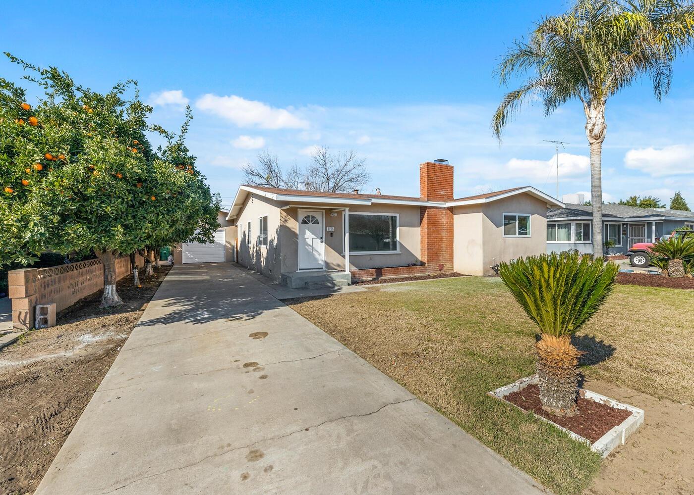 1265 South Klein Avenue Reedley, CA 93654 - Photo 3 of 31 a view of a house with a patio