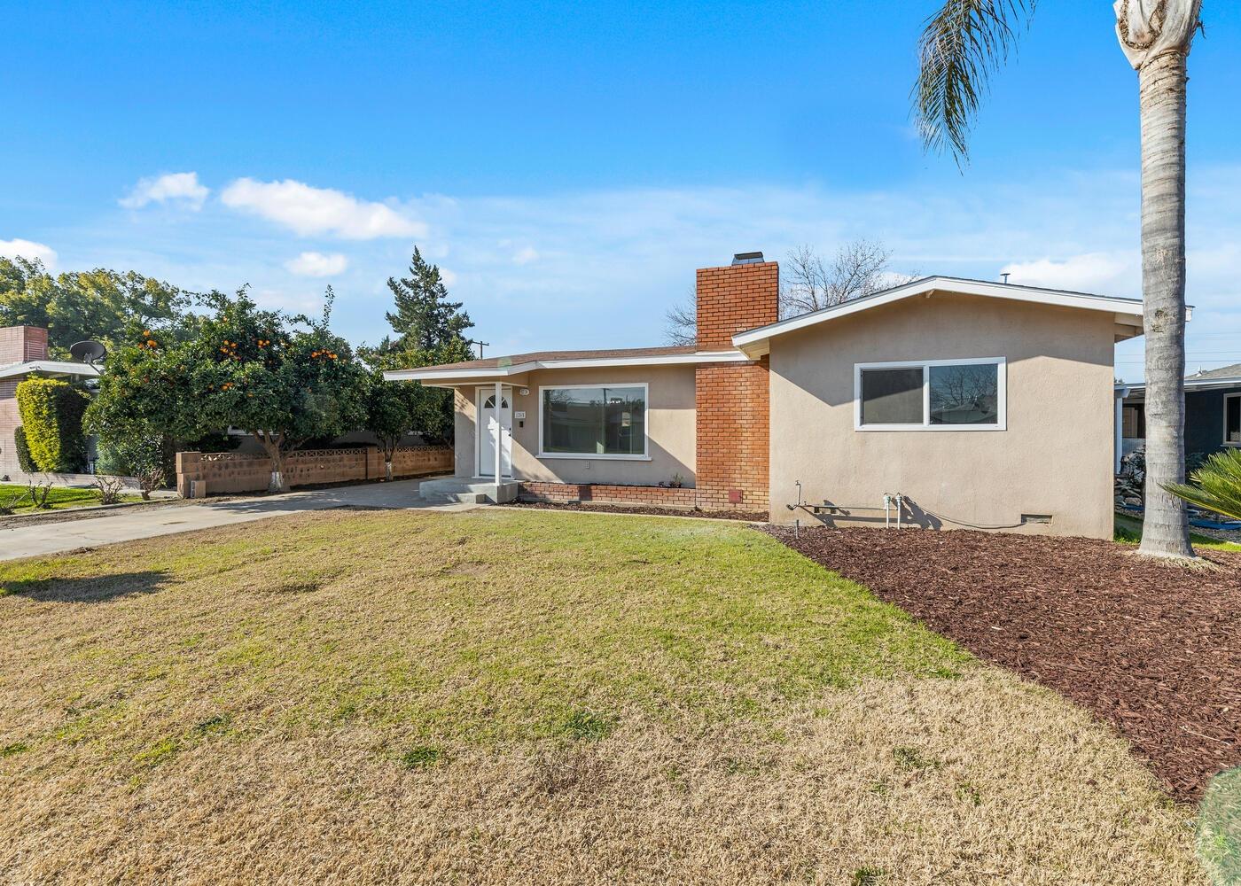 1265 South Klein Avenue Reedley, CA 93654 - Photo 4 of 31 a front view of a house with garden