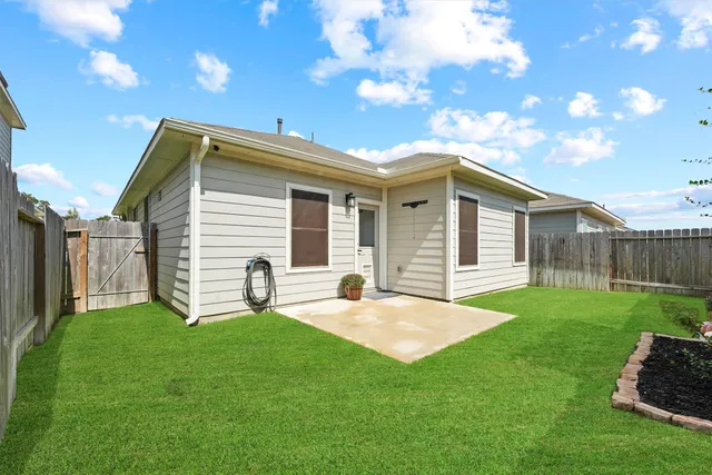 a front view of house with yard