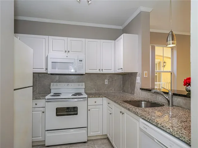 $1,590 | 5045 Fairways Circle, Unit D207, Vero Beach, FL 32967