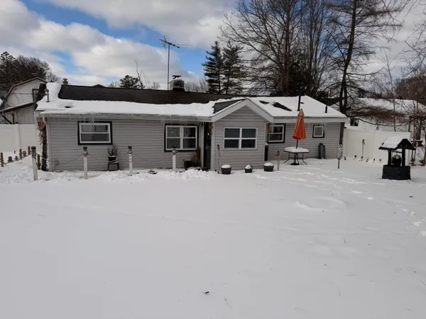 $205,000 | 520 West Jessie Road, Sanford, MI 48657