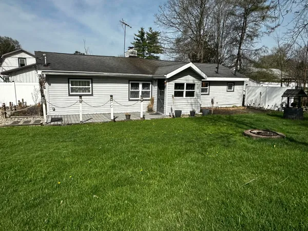 $204,000 | 520 West Jessie Road, Sanford, MI 48657