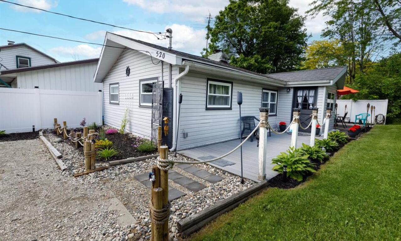 520 West Jessie Road Sanford, MI 48657 - Photo 2 of 23 520 W Jessie Rd Sanford MI 48657