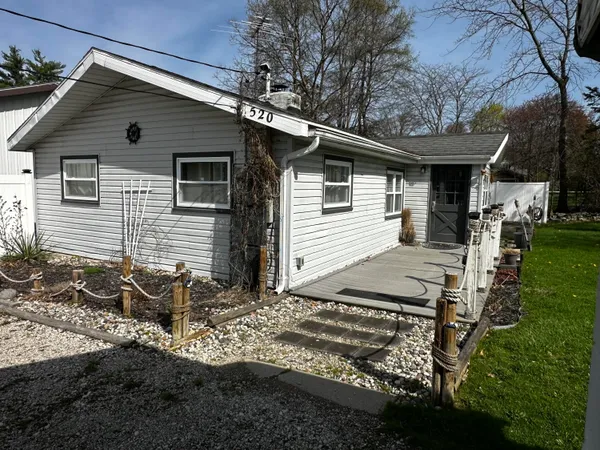 $204,000 | 520 West Jessie Road, Sanford, MI 48657