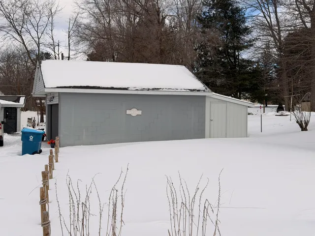 $205,000 | 520 West Jessie Road, Sanford, MI 48657