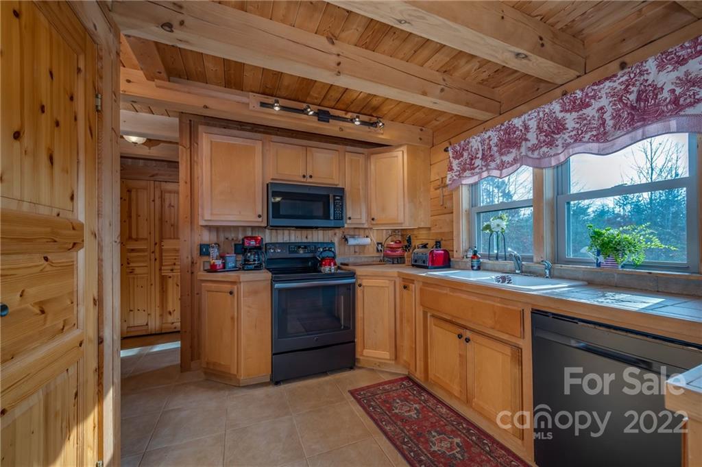 137 Creekside Circle Rutherfordton, NC 28139 - Photo 17 of 41 Gallery Image 17