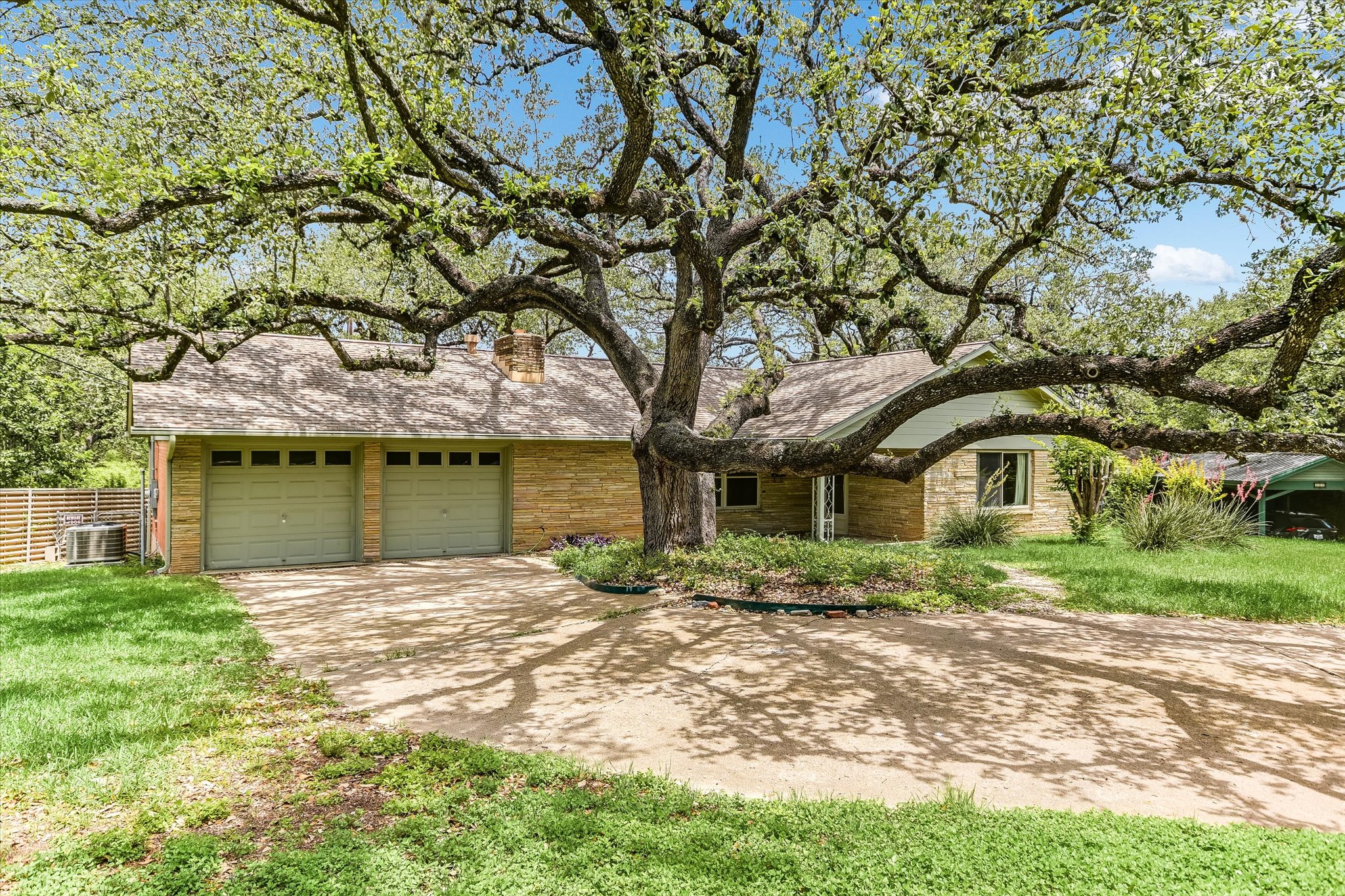 502 Sunset Circle Austin, TX 78704 - Photo 2 of 27 Expansive live oak tree, 2-car garage
