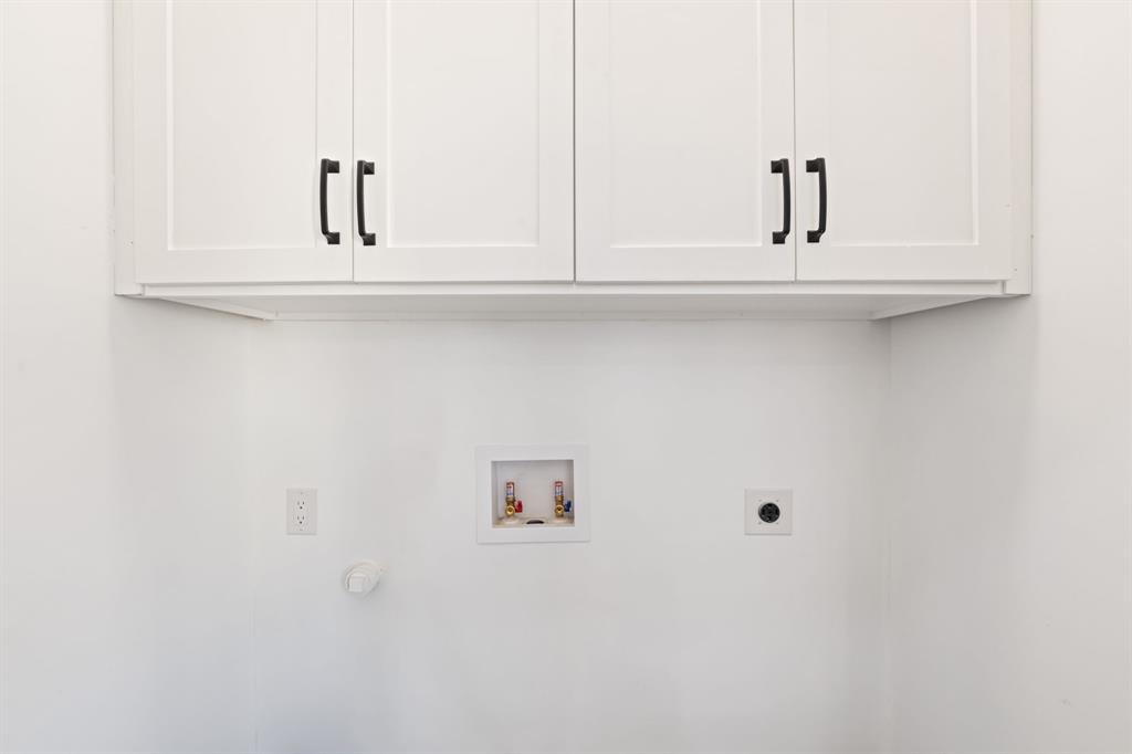 713 Ridgeway Street Dallas, TX 75214 - Photo 25 of 29 a view of white door