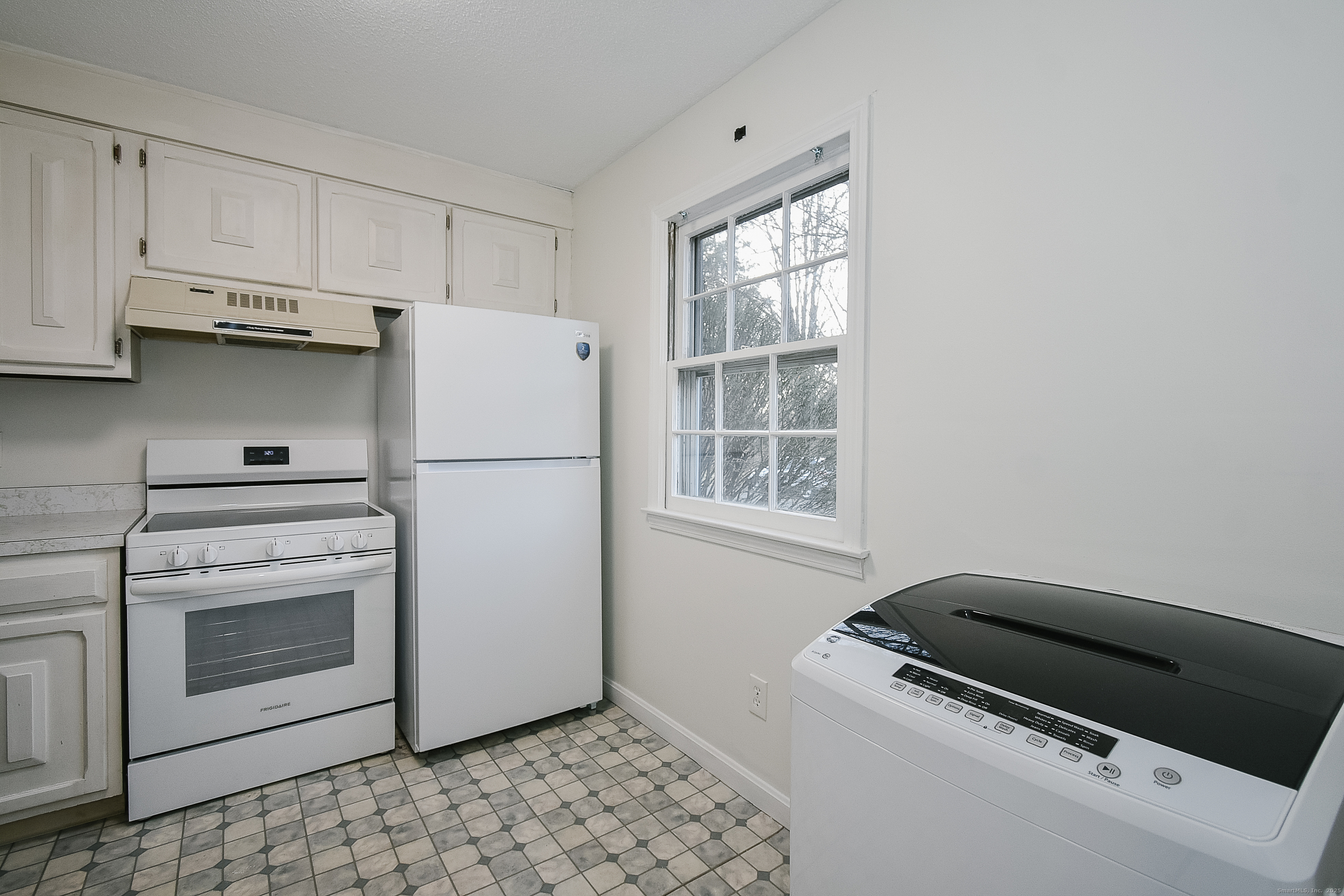 4 Georgetown Drive, Unit A Enfield, CT 06082 - Photo 15 of 20 a utility room with dryer and washer