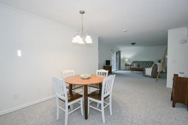 $175,000 | 4 Georgetown Drive, Unit A, Enfield, CT 06082