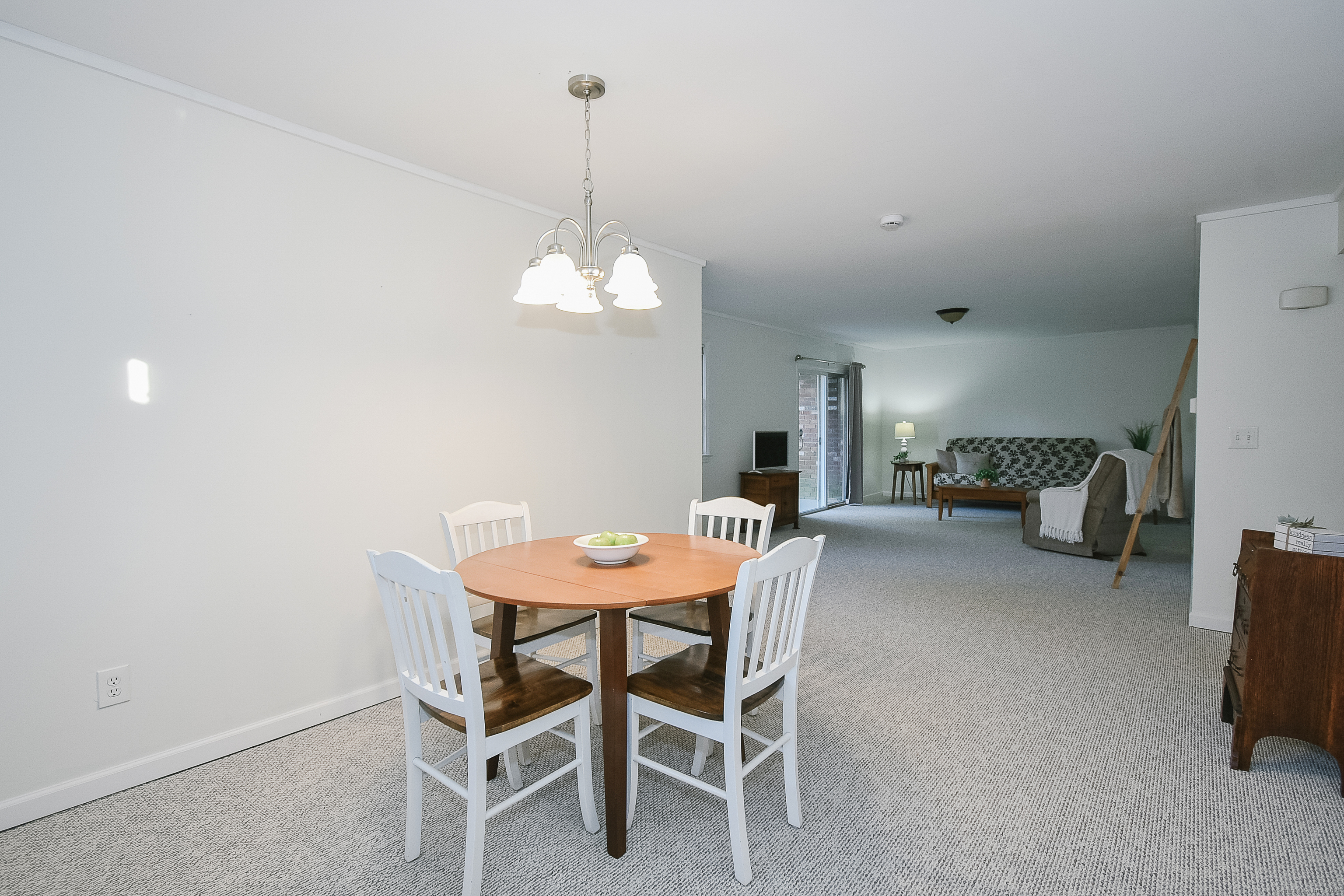 4 Georgetown Drive, Unit A Enfield, CT 06082 - Photo 4 of 20 a dining room with furniture and chandelier