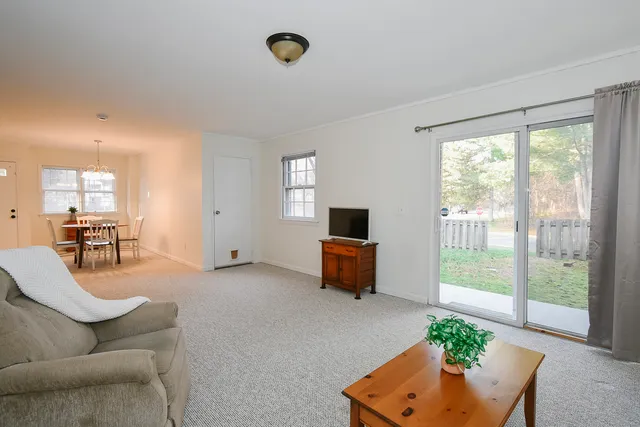 $175,000 | 4 Georgetown Drive, Unit A, Enfield, CT 06082