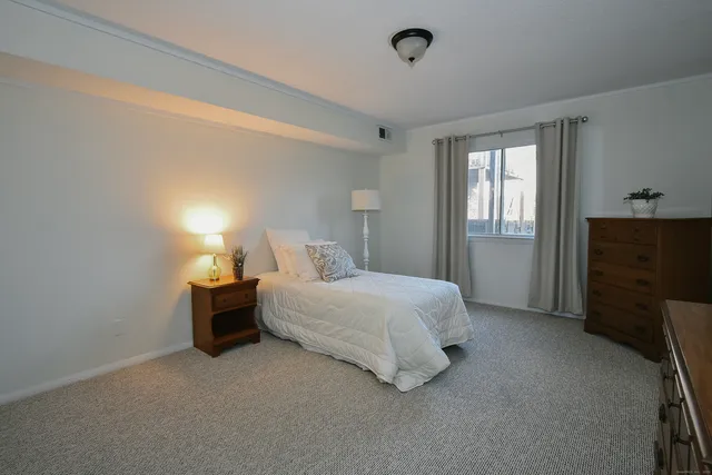 $175,000 | 4 Georgetown Drive, Unit A, Enfield, CT 06082