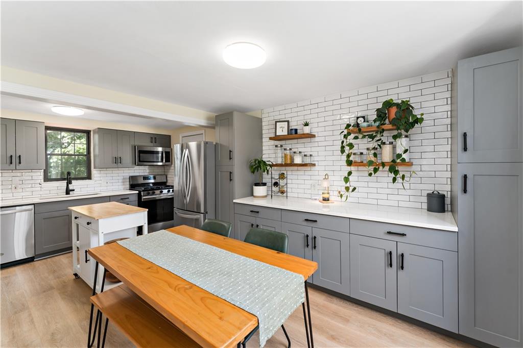 733 Highview Road Pittsburgh, PA 15234 - Photo 12 of 29 Remodeled in June of 2021!