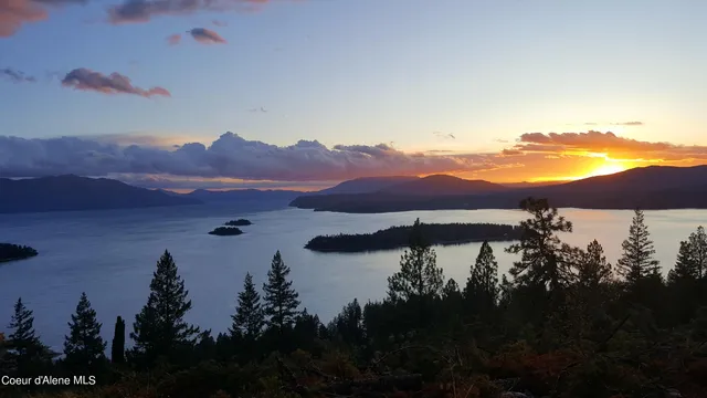 $925,000 | 2 Auxor Road, Hope, ID 83836