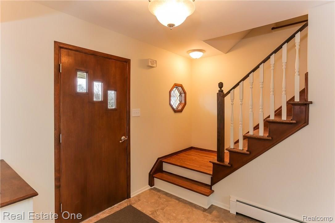 3125 Wakefield Road Berkley, MI 48072 - Photo 8 of 38 005-Foyer-3895201-large.jpg