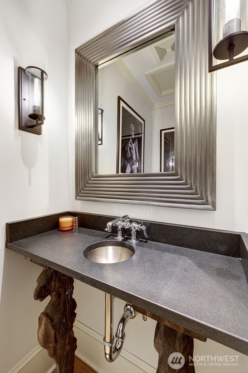 80 Vine Street, Unit 703 Seattle, WA 98121 - Photo 14 of 28