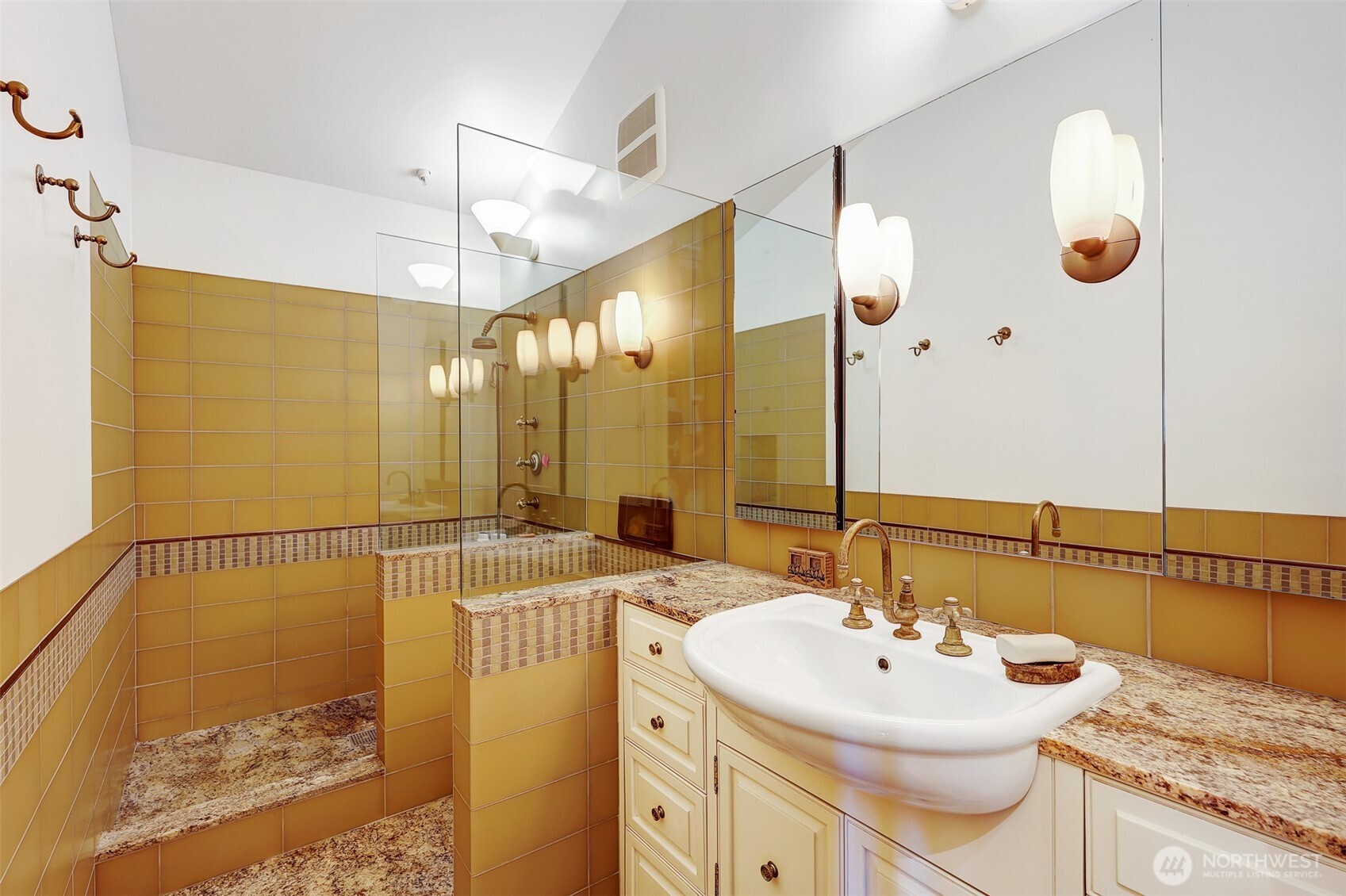 80 Vine Street, Unit 703 Seattle, WA 98121 - Photo 20 of 28