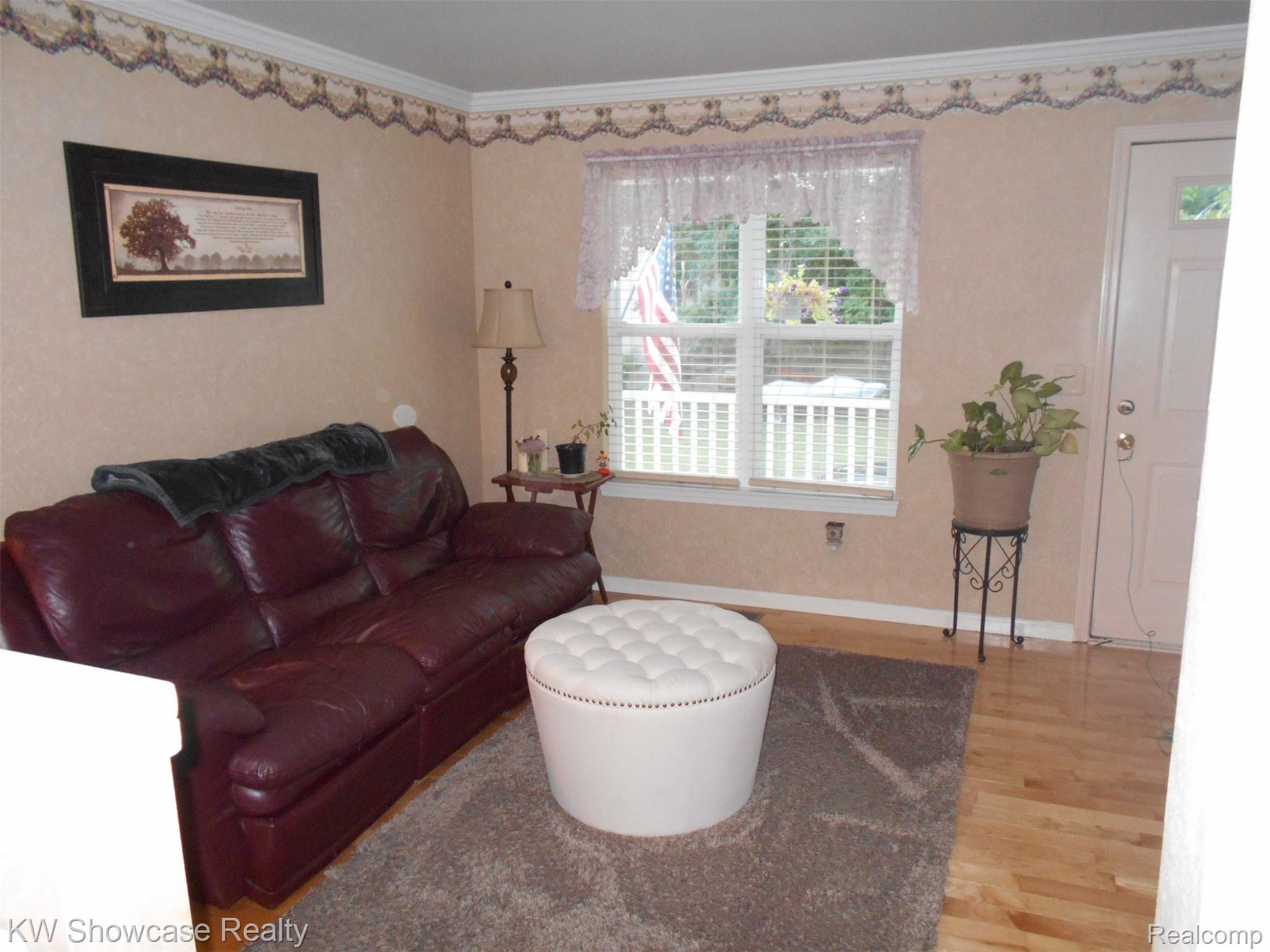 371 Springwell Lane Howell, MI 48843 - Photo 8 of 16 DSCN5106.JPG