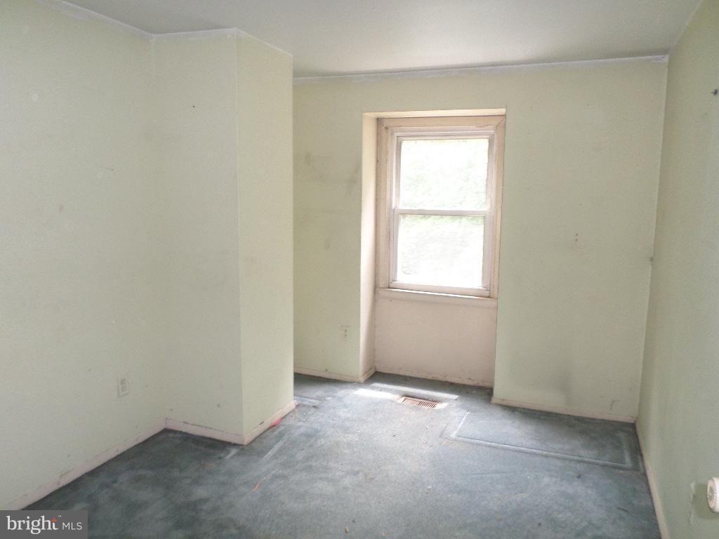 3407 Santee Road Baltimore, MD 21236 - Photo 16 of 22 an empty room with a window