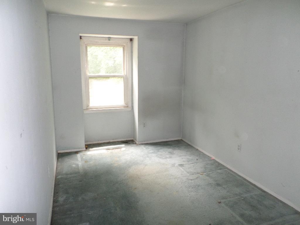 3407 Santee Road Baltimore, MD 21236 - Photo 17 of 22 an empty room with a window