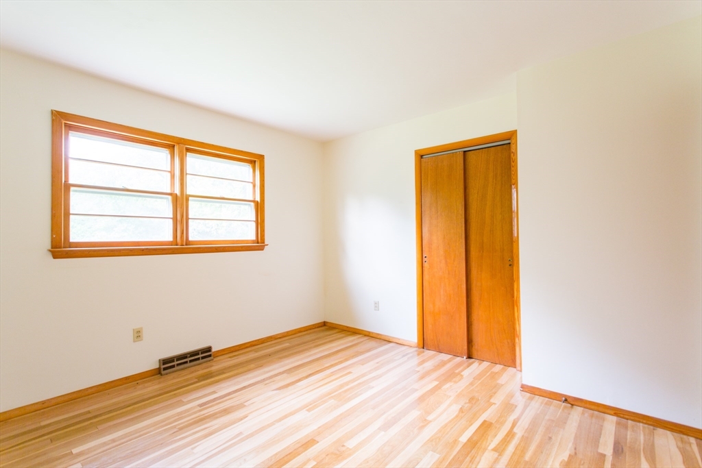 1102 E Road Warren, MA 01585 - Photo 10 of 33 Gallery Image 10
