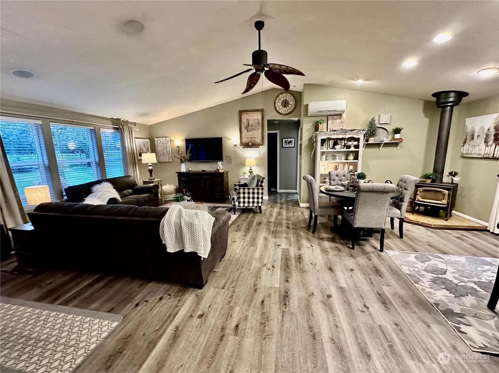 18120 Sunshine Lane Southwest Rochester, WA 98579 - Photo 12 of 39 a living room with furniture
