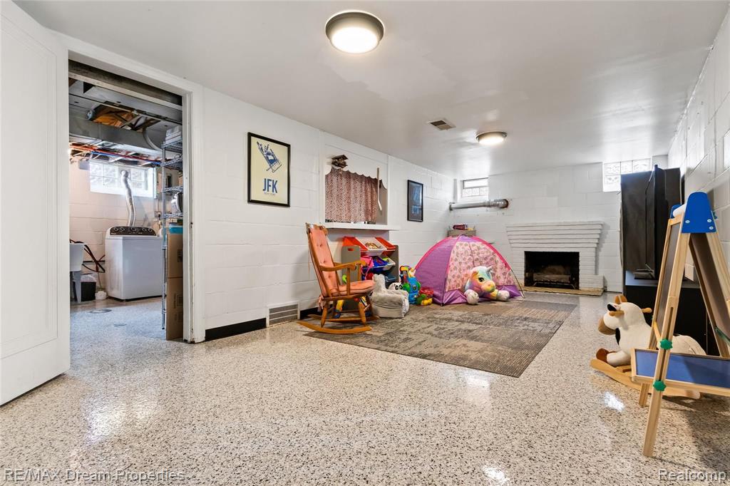 469 Moran Road Grosse Pointe, MI 48236 - Photo 19 of 28