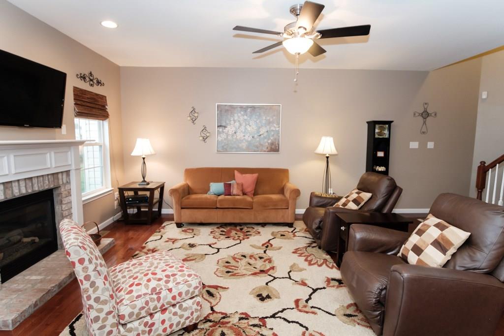 285 Maple Ridge Drive Canonsburg, PA 15317 - Photo 4 of 25 Familyroom with gas fireplace.
