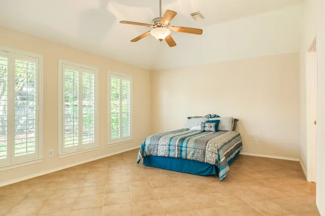 $326,500 | 3739 Crescent Drive, Pearland, TX 77584