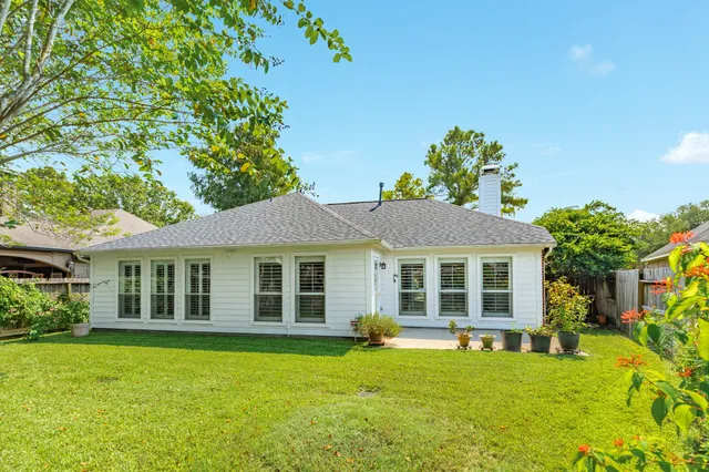 $326,500 | 3739 Crescent Drive, Pearland, TX 77584