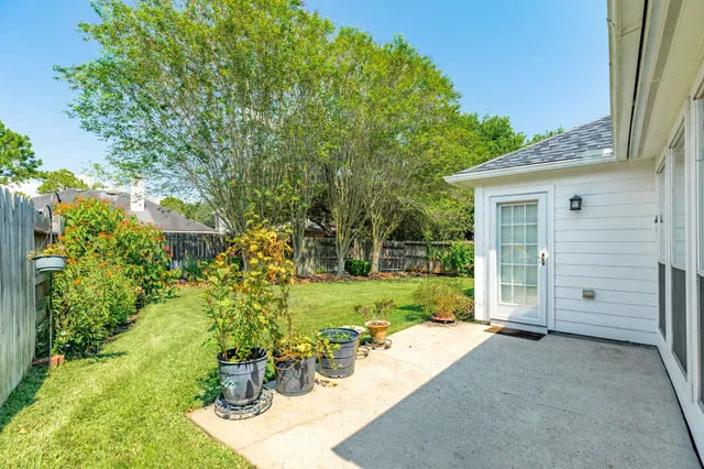 $326,500 | 3739 Crescent Drive, Pearland, TX 77584